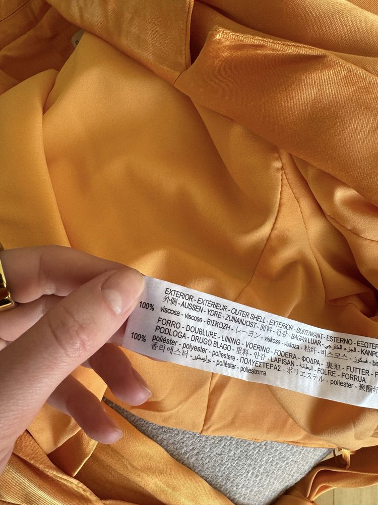 Bershka pomarańczowa marynarka L 40 satynowa crop top z kołnierzykiem