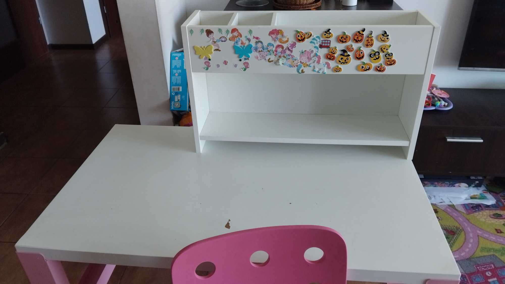 Biurko i krzesło obrotowe Ikea