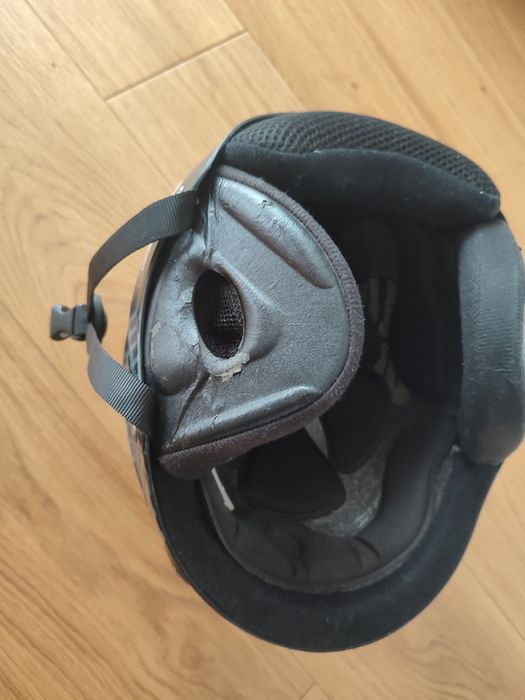 Oddam kask narciarski Rossignol