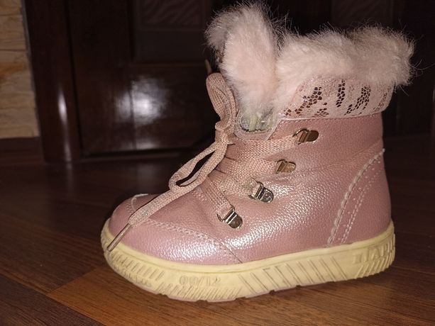 Зимове взуття ботики сапожки ботинки