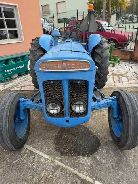 Trator Fordson 42 usado