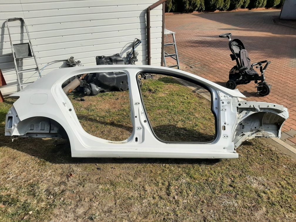 Renault Megane IV dv369 blotnik prawy lewy tyl prog slupek