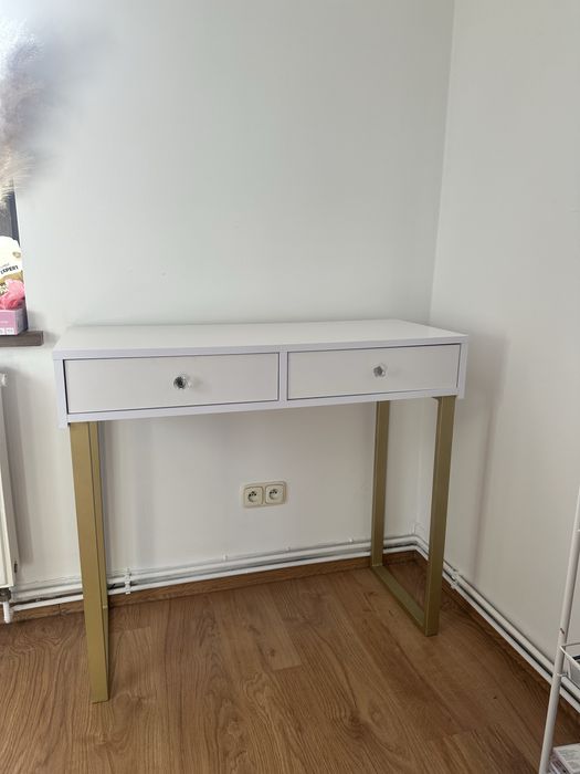 Toaletka złota z szufladami