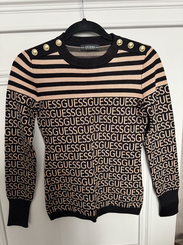 Стильна кофта бренду Guess