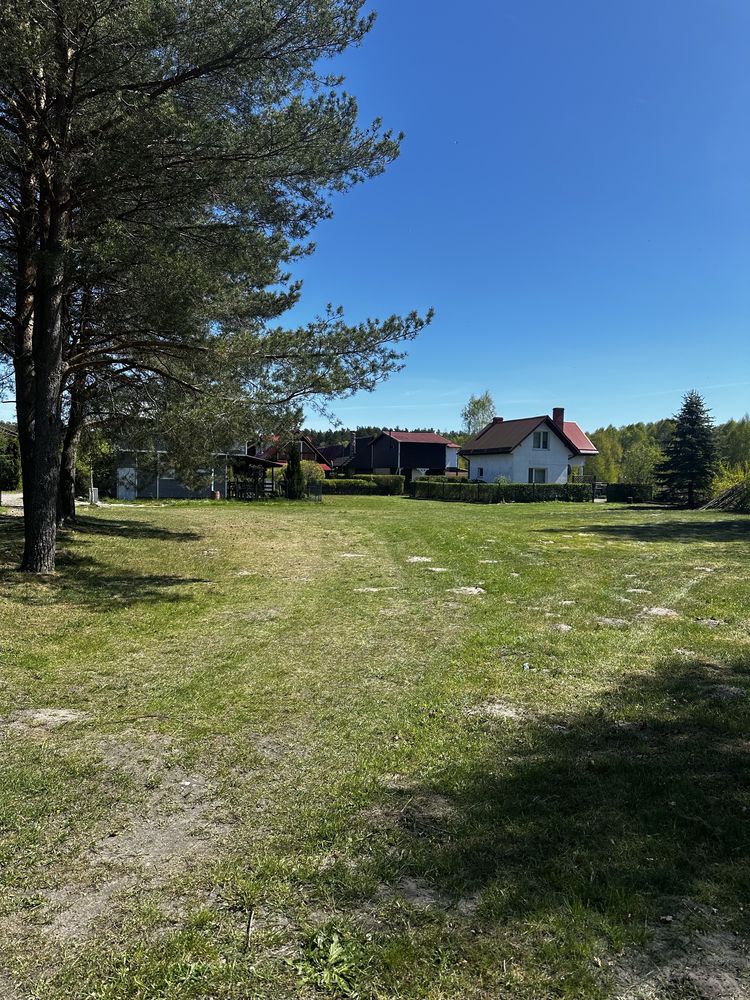 Pole kempingowe i namiotowe nad jeziorem