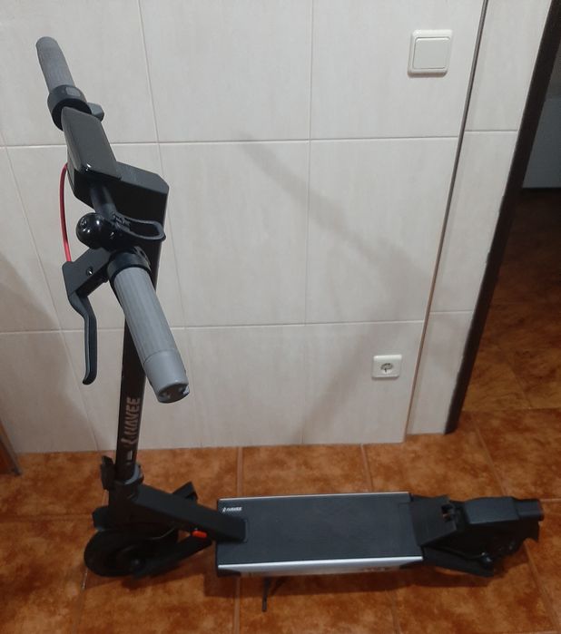 Trotinete eletrica Navee S40 como nova como se vê ,precisa bateria n