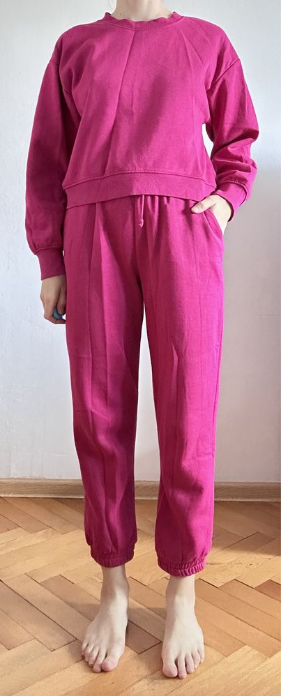 Dres Zara. Rozmiar M. Ocieplany