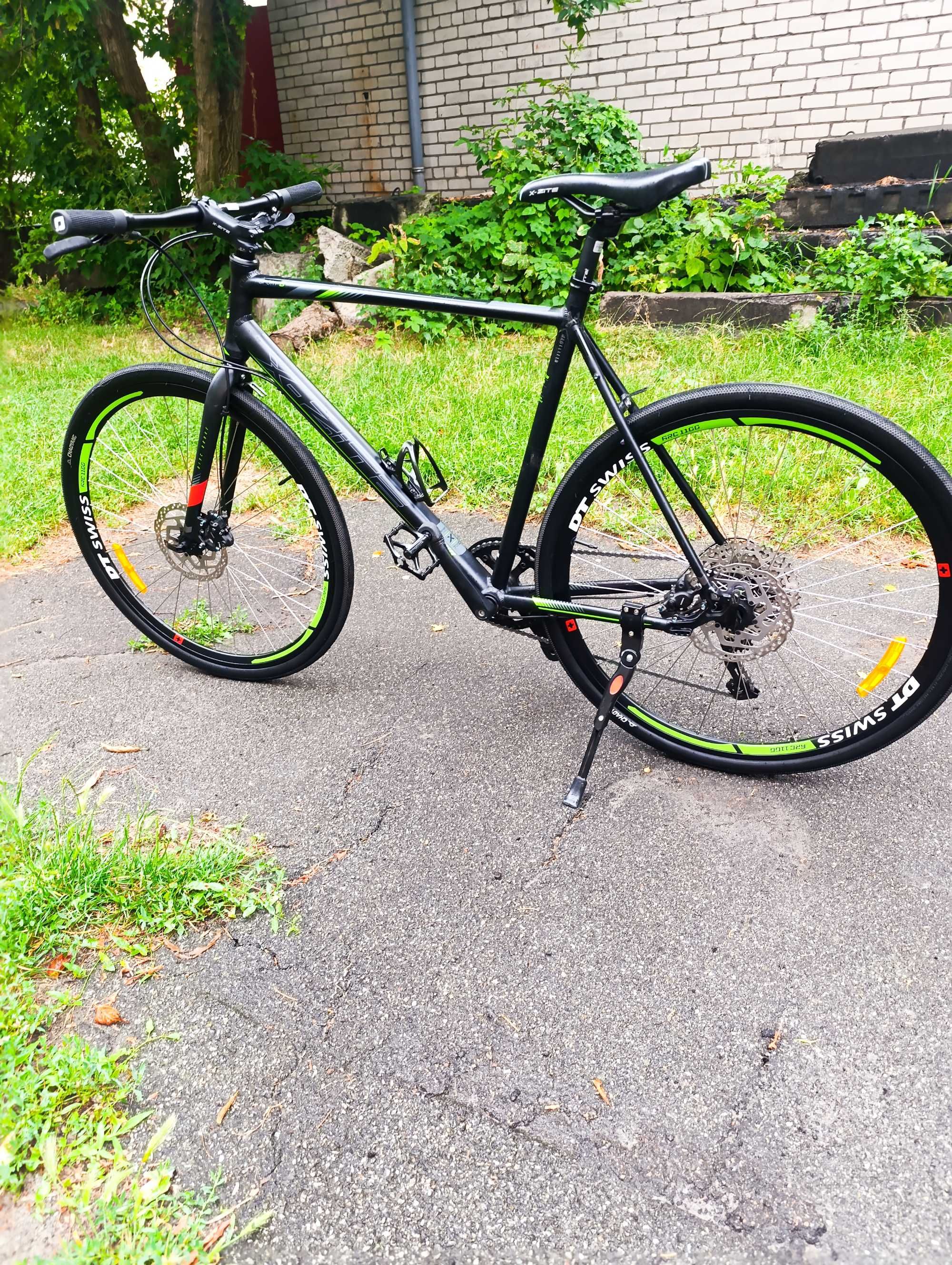 Gravel bike X-zite з прямим кермом.