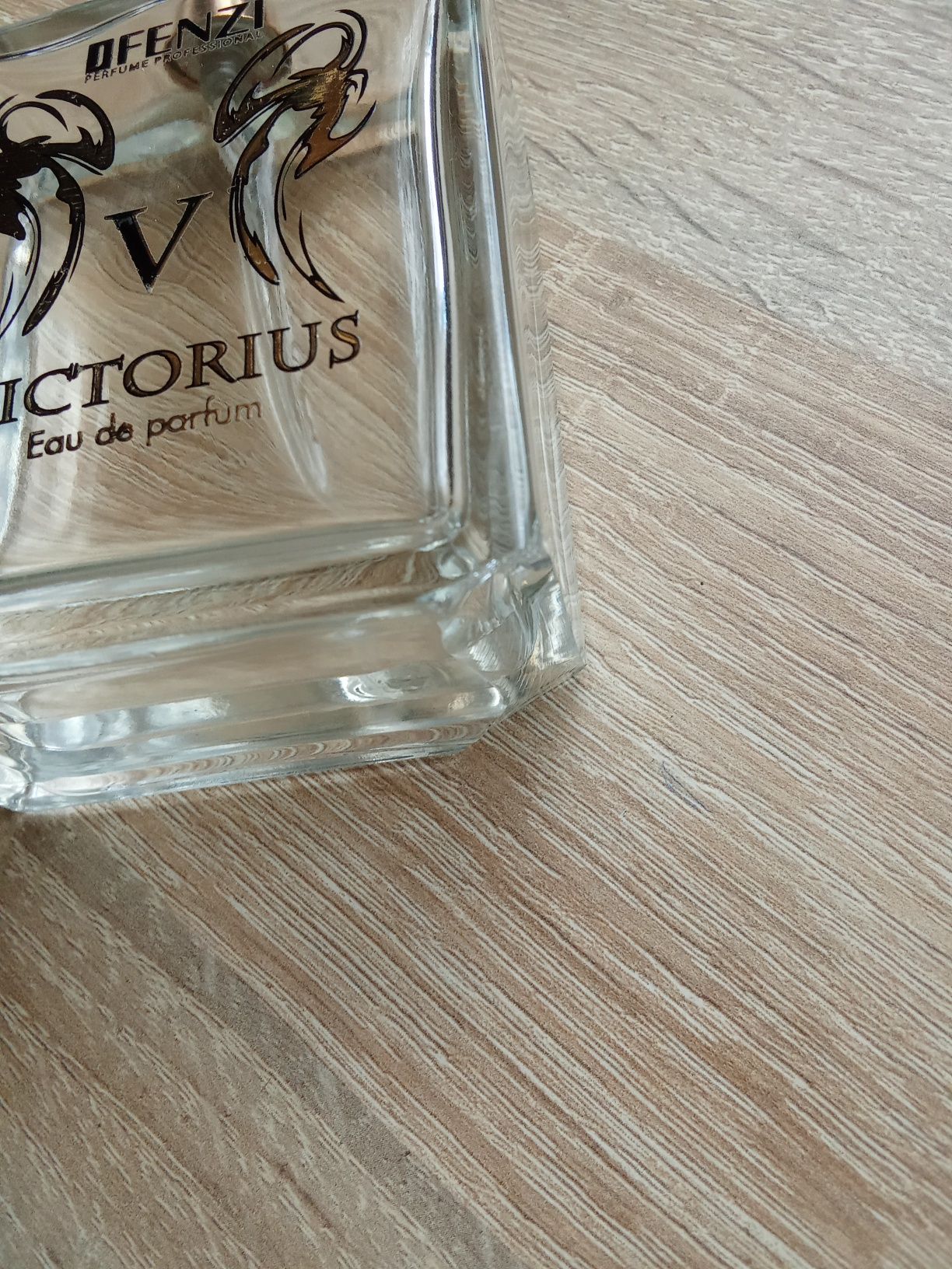 Zestaw czterech używanych perfum męskich marki Jfenzi i Chatler
