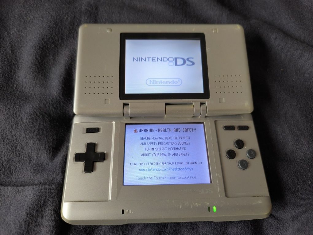 Nintendo DS original, com carregador + Pokémon black original.