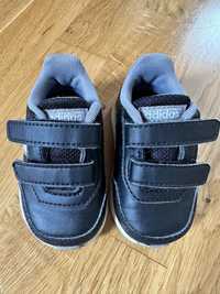 Дитячі кросівки adidas 19 розмір