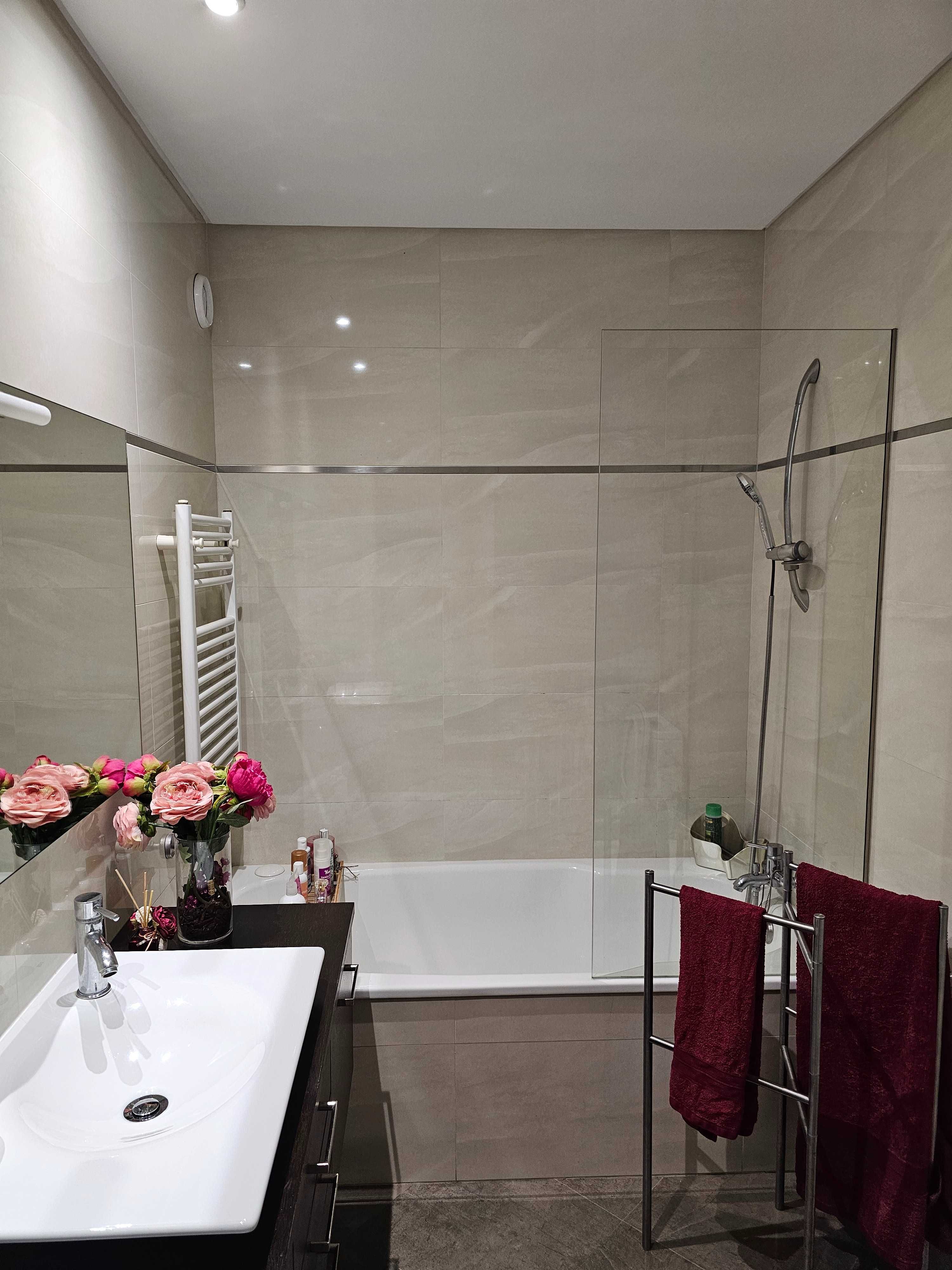 Aluga-se quarto com casa de banho privativa  e varanda . 395 euros