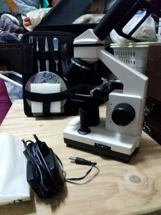 Microscópio BioLux 20x - 1280x Bresser