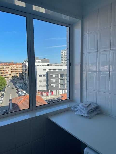 Apartamento T2 com garagem e arrumos no edifício UNIVERSO em Barcelos