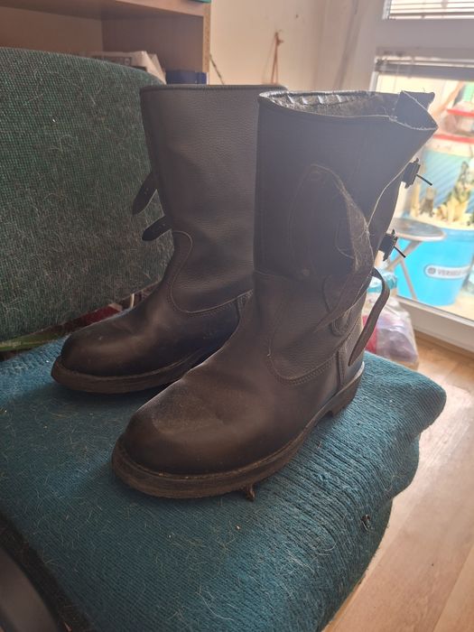 Skórzane buty z cholewami