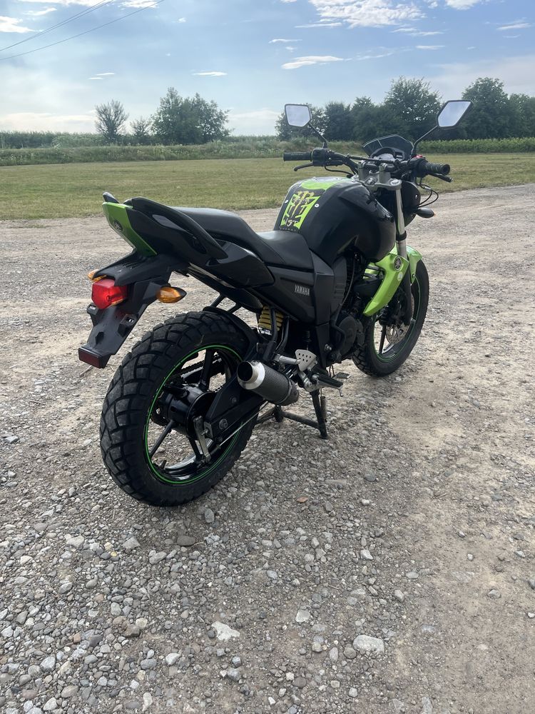 yamaha fzs 150.