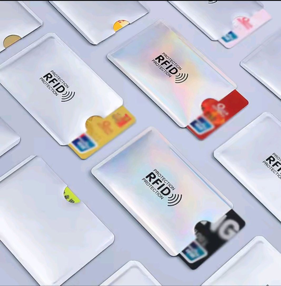 Zabezpiecza przed kradzieżą  Anti RFID/NFC .