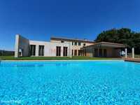 Moradia T4 de luxo com 5000m2 de terreno e piscina em Santo Tirso