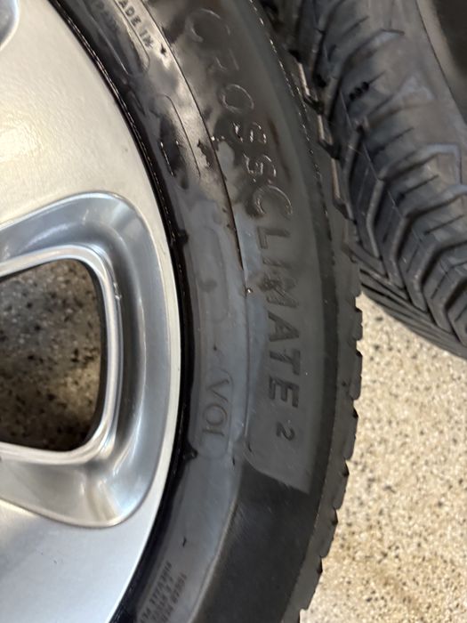 Komplet  kół  do volvo xc 70 18 cali
