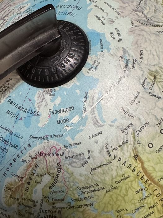 Глобус з підсвіткою