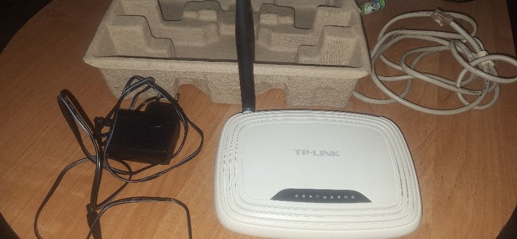 TP-LINK Model No. TL-WR740N. 150Mbps Wireless N Router