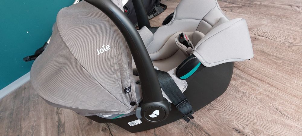 Fotelik samochodowy plus baza