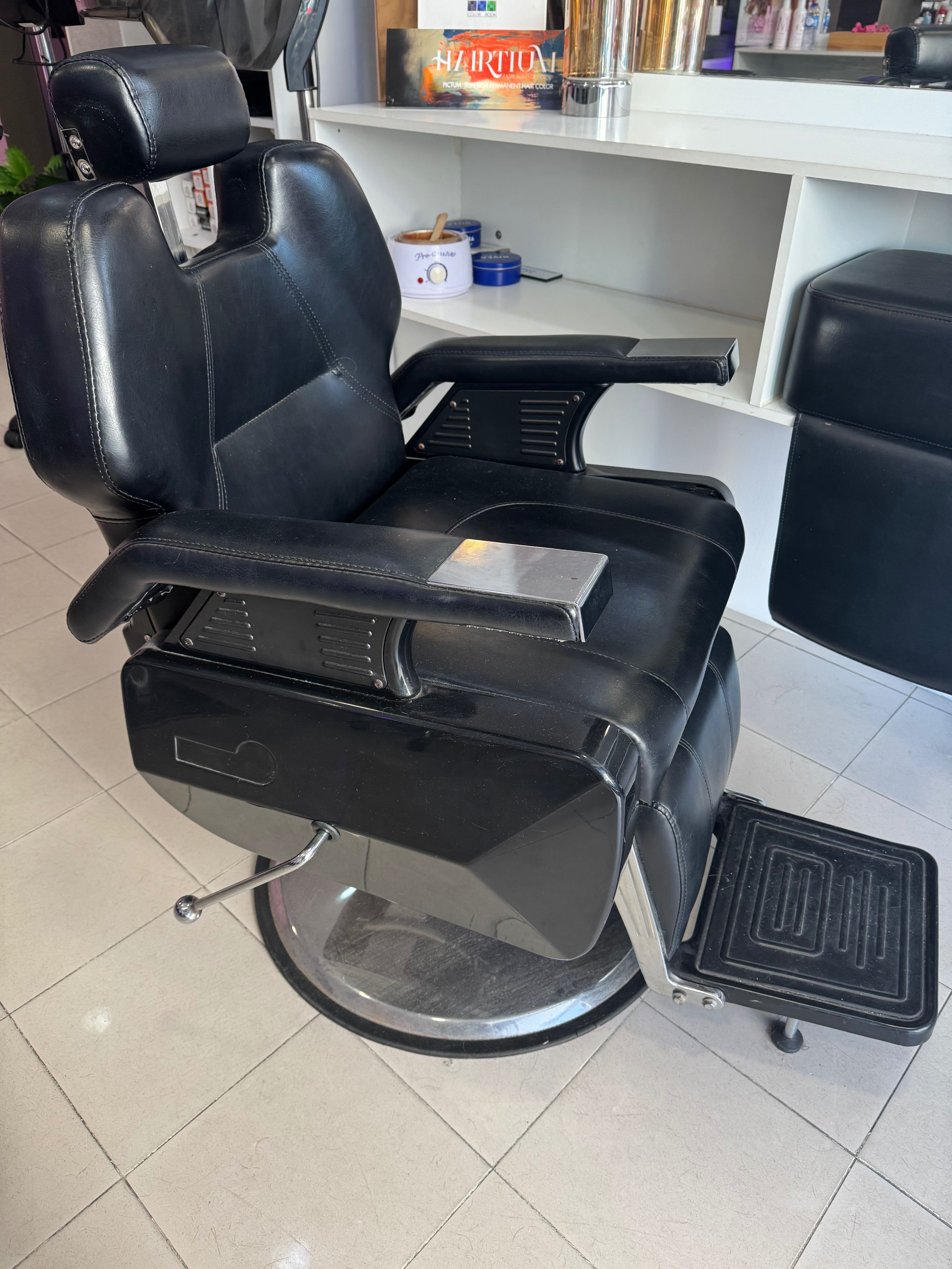 Vendo conjunto de cadeiras e rampa de lavagem