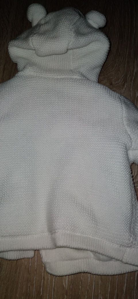 Gruby biały sweterek