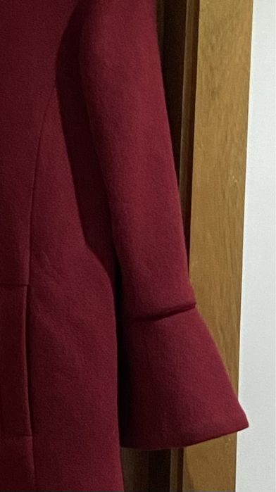 Casaco vermelho escuro