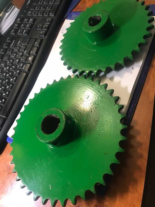 Зірочки елеватора HXE23638 Z-41 HXE24207 Z-35 комбайна JD-S680