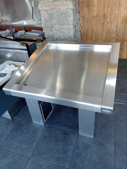 Vitrine Refrigerada e Outros Artigos