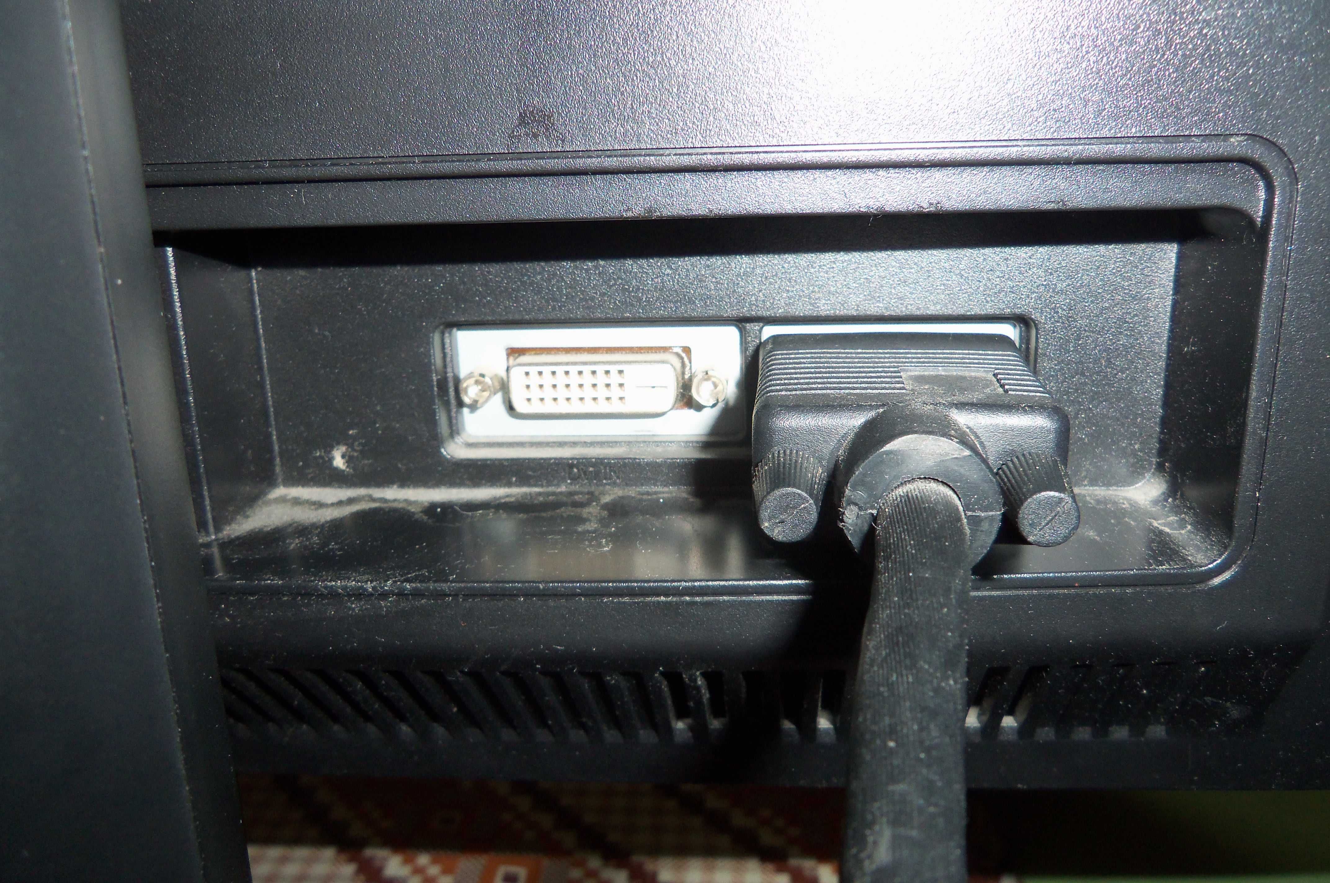 Monitor Samsung 22 cale, DVI,D-SUB(VGA), kabel sieciowy oraz sygnałowy