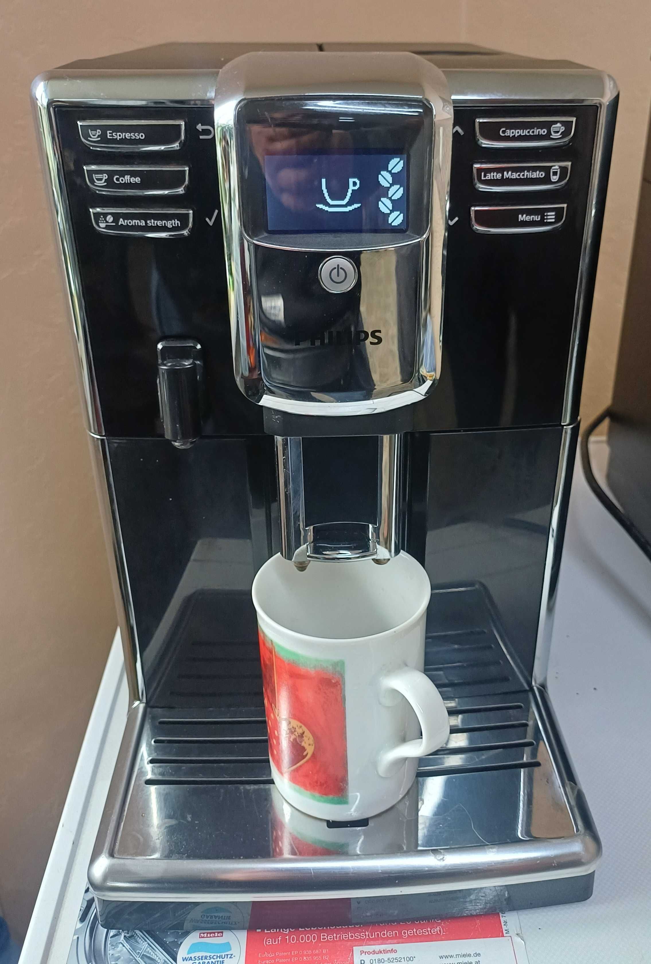 Кавомашина кавоварка Саеко Філіпс Philips Series 5000 LatteGo EP5330
