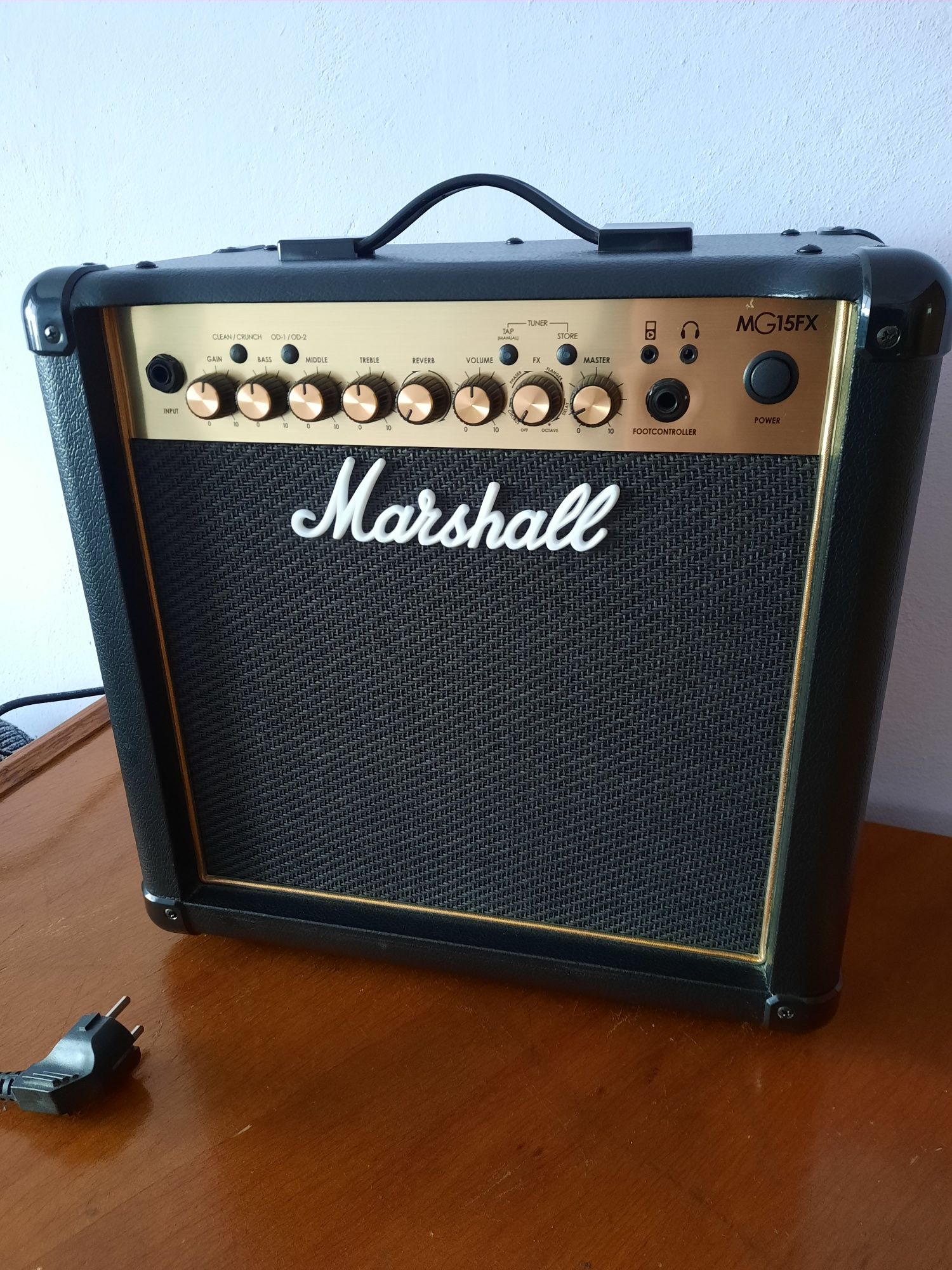 Комбопідсилювач Marshall MG15FX
