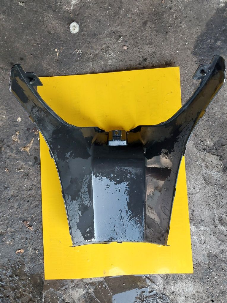 Plastik zasłaniający dojście do świecy owiewka piaggio typhoon części
