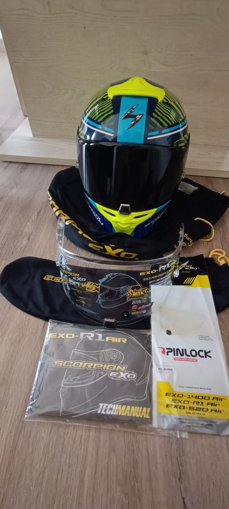 Capacete Scorpion R1