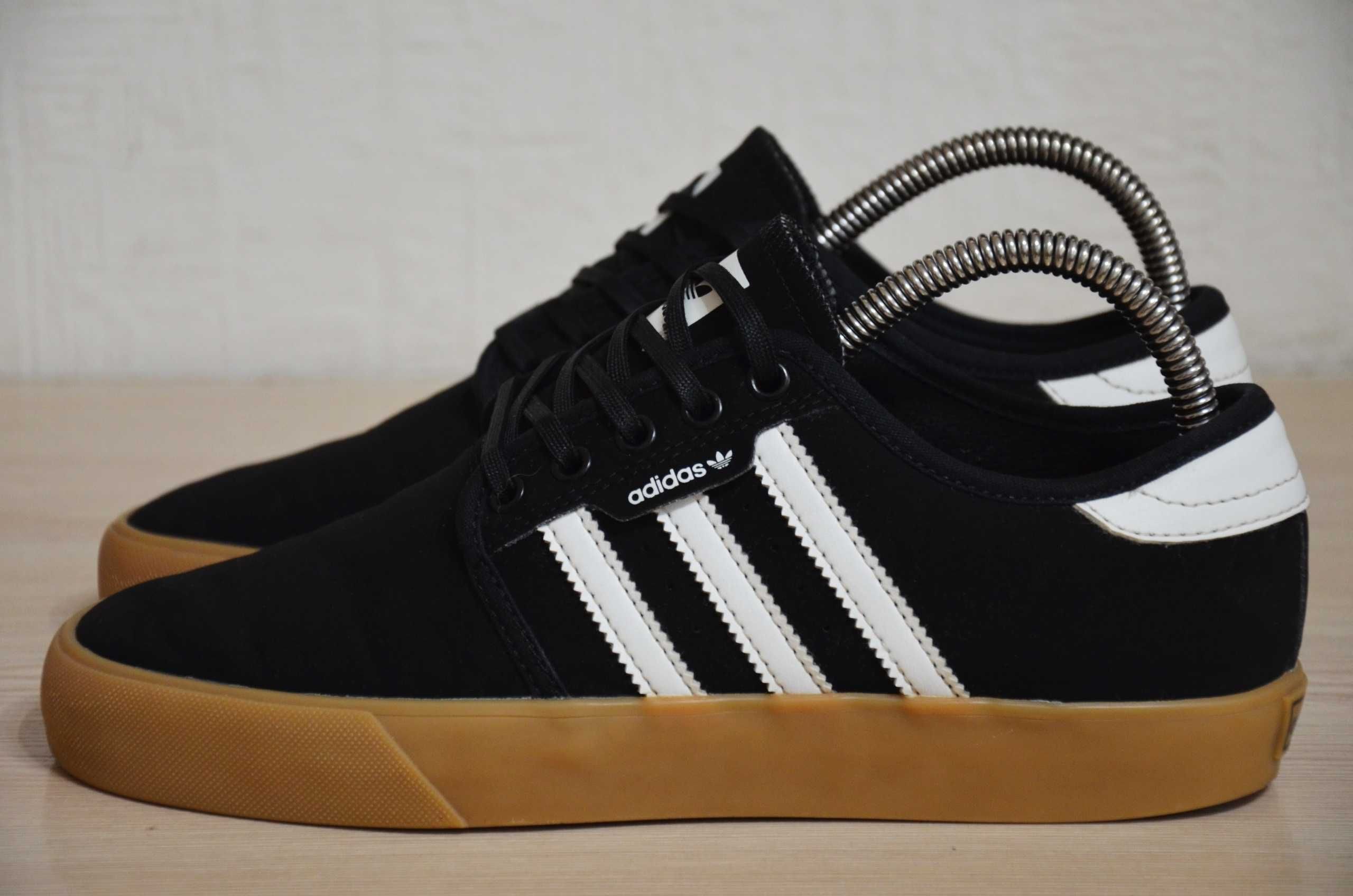Adidas .  Кеди текстильні