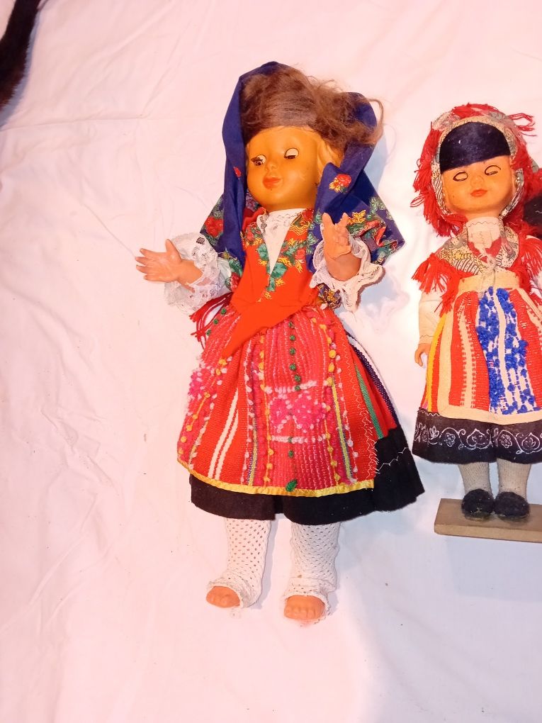 Conjunto de 3 Bonecas em Trajes