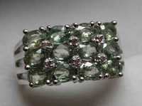 Srebrny pierścionek zielone korundy i diamenty R.10