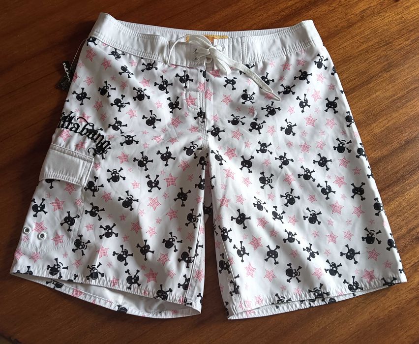 Calções femininos e saias