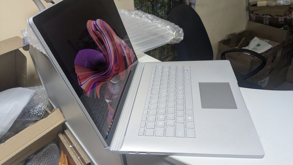 Microsoft Surface Book 2 15" 4k i7 16/1Tb GeForse 1060 6Gb