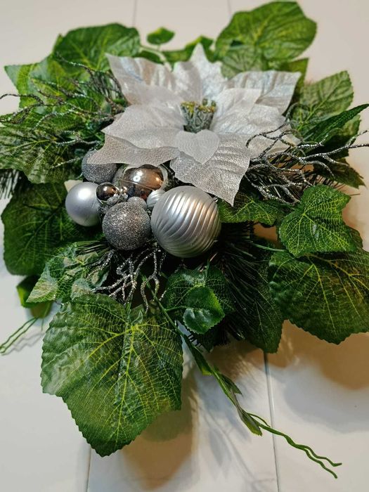 Stroiki świąteczne kompozycje nagrobne