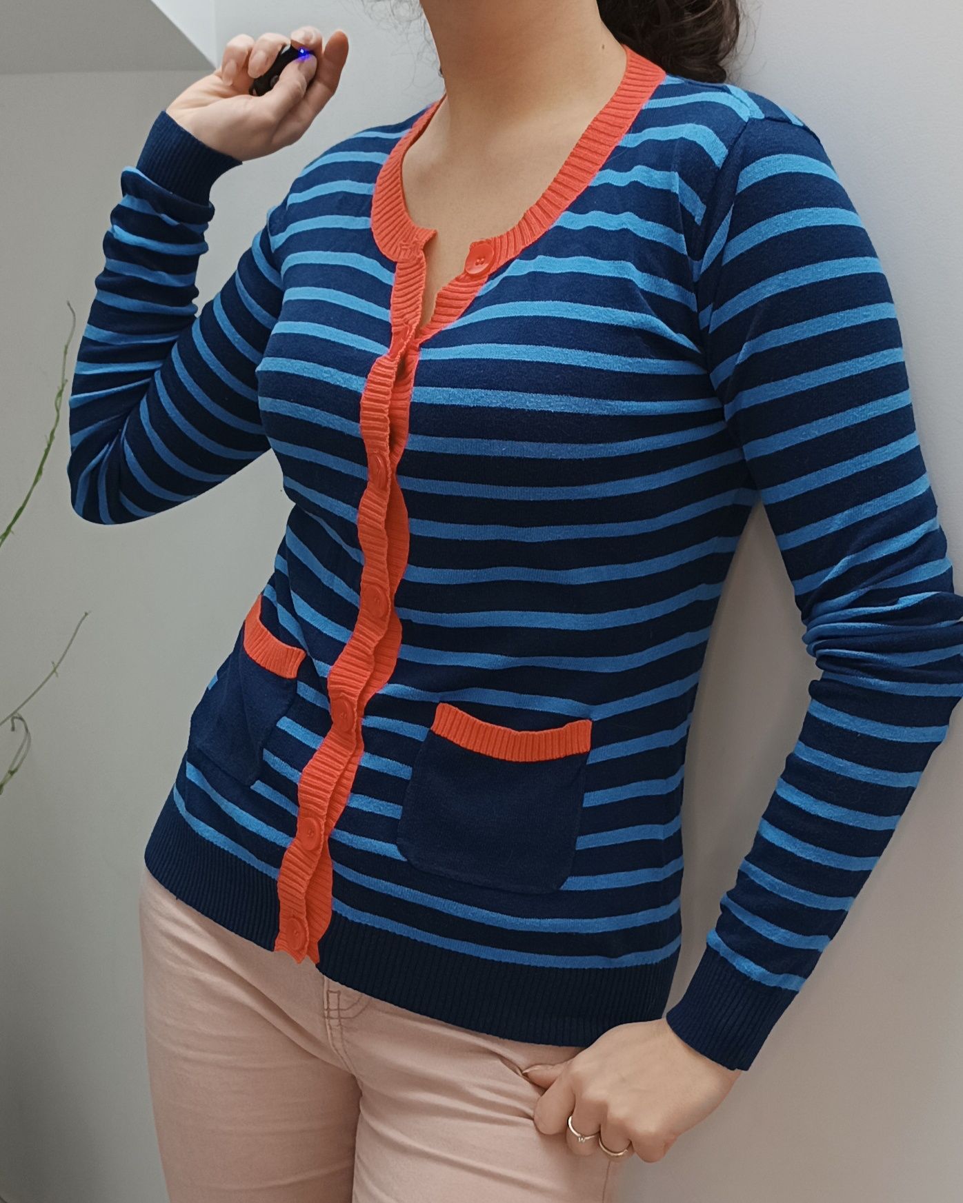 Sweter sweterek 36 S Vila zapinany w paski