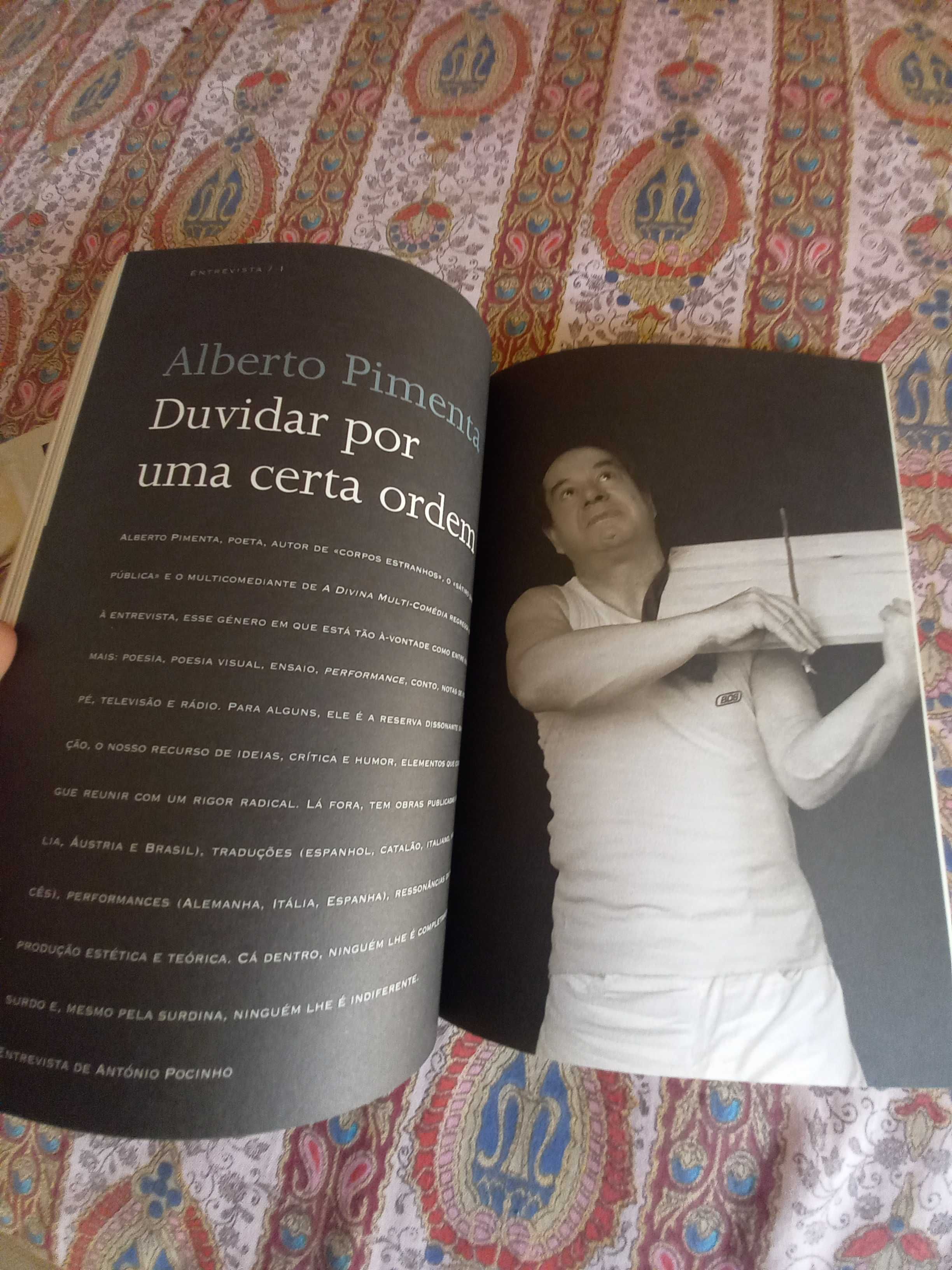 Revista Ler tema de capa sobre o escritor e tradutor Pedro Tamen