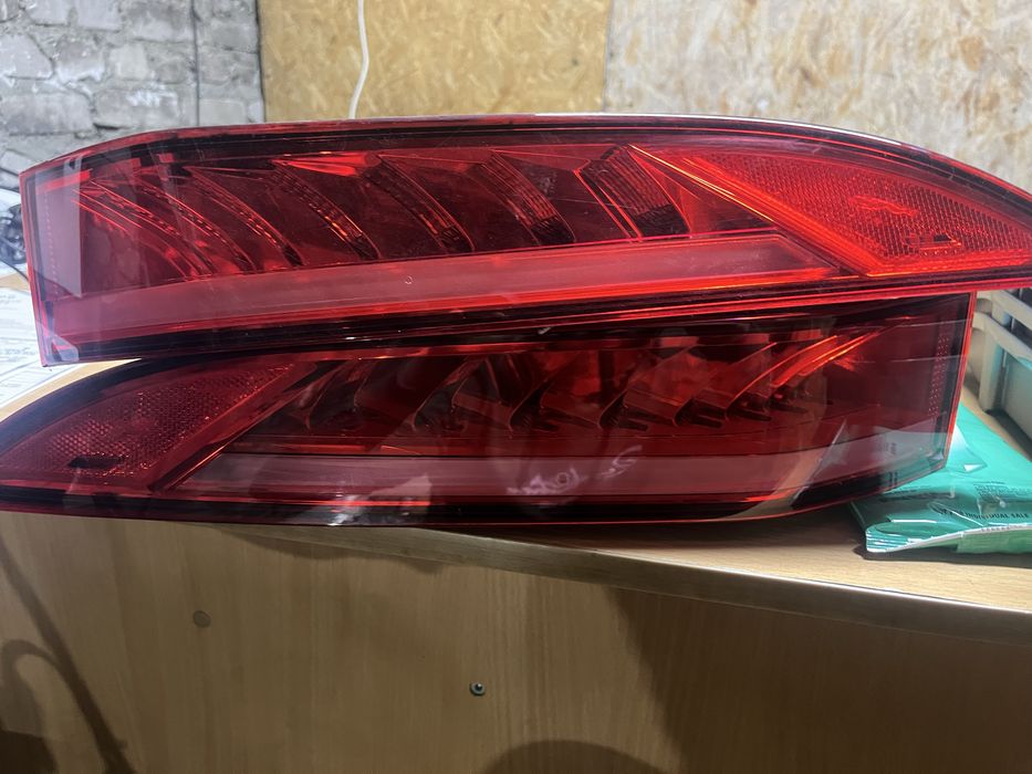 Задні ліхтарі Jaguar  F-pace