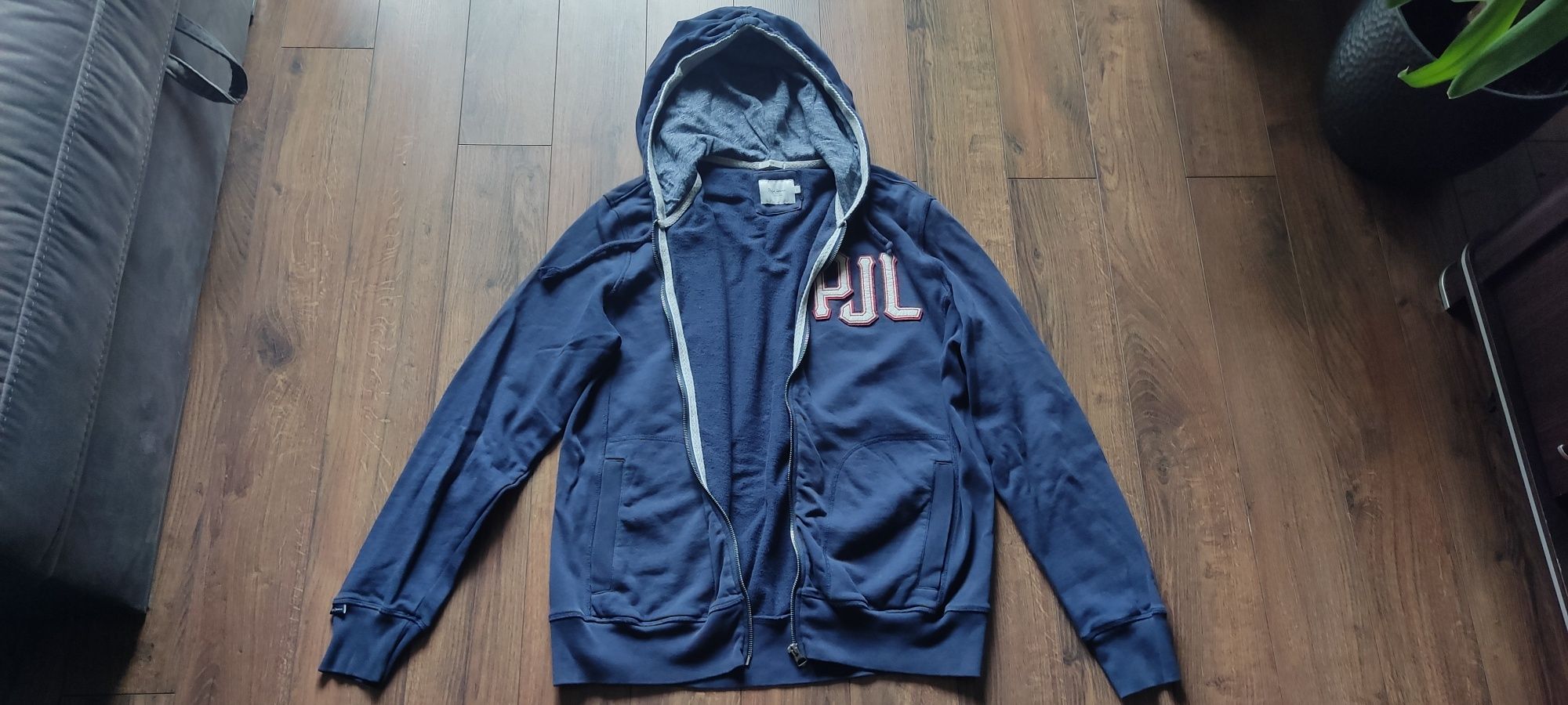 Pepe Jeans Bluza grantowa na zamek L
stan bdb. bez uszkodzeń slim fit