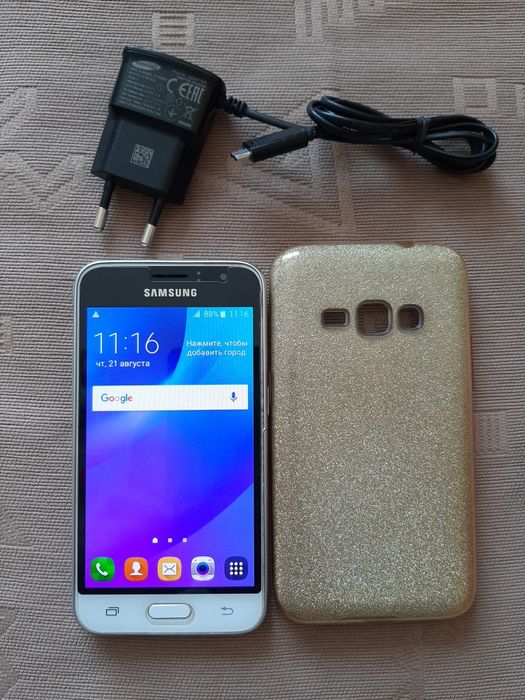 Смартфон Samsung J1 2016