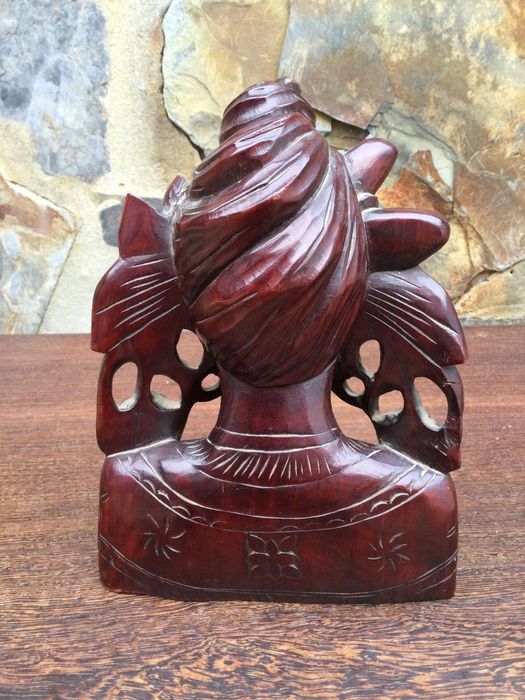 Escultura Madeira Pau Rosa Antiga olhos Vidro 18 cm