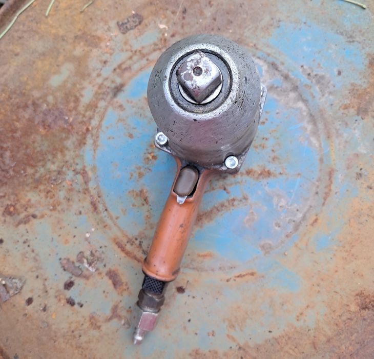 Пневмогайковерт інструмент