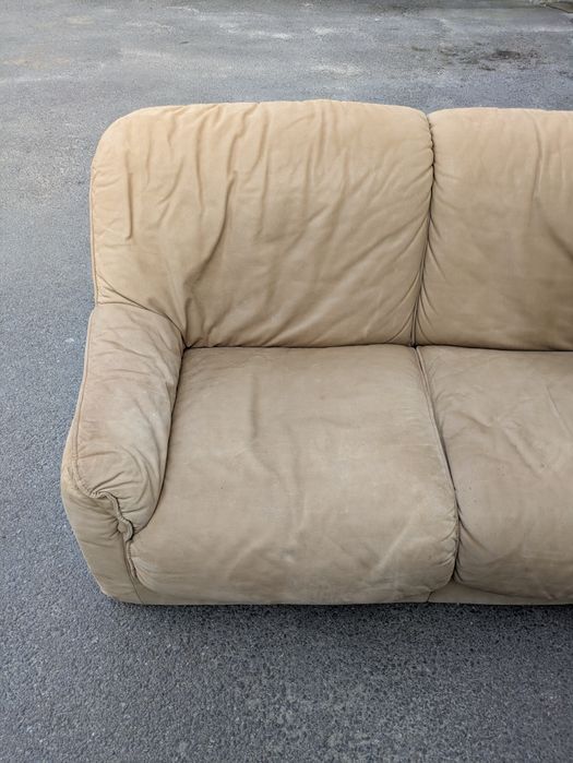 Продам два шкіряних дивана з Німеччини